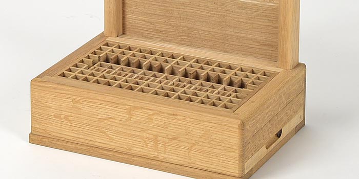 岩手県産ナラを使用した爪とぎスタンド