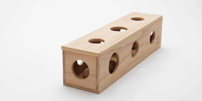 猫の知育玩具　ちょいちょいBOX