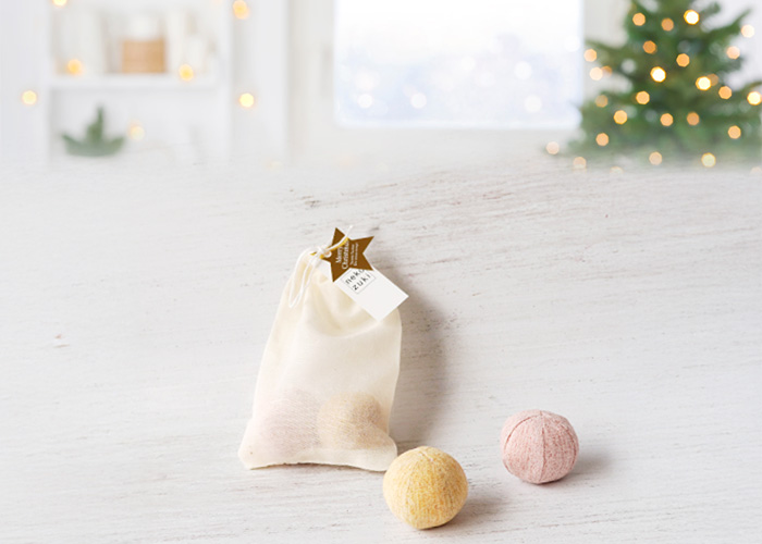 猫のおもちゃ『ねこずきころころファブリックL』で運動不足解消